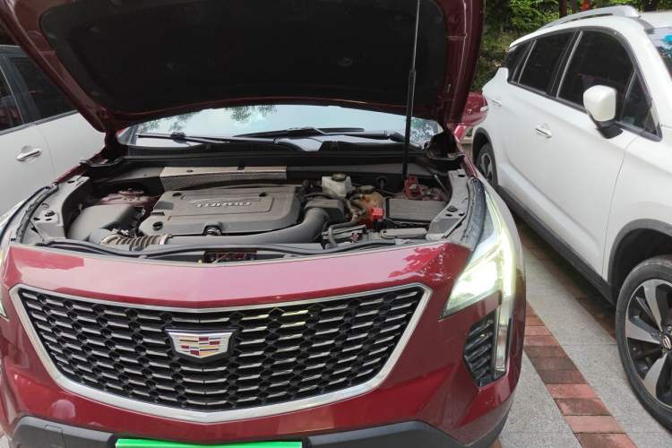 Used Cadillac XT4 2018 28T Two-Wheel Drive Tech Version Engine Bay Left