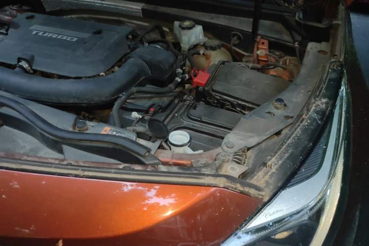 Used Cadillac XT4 2018 28T Two-Wheel Drive Tech Version Engine Bay Left