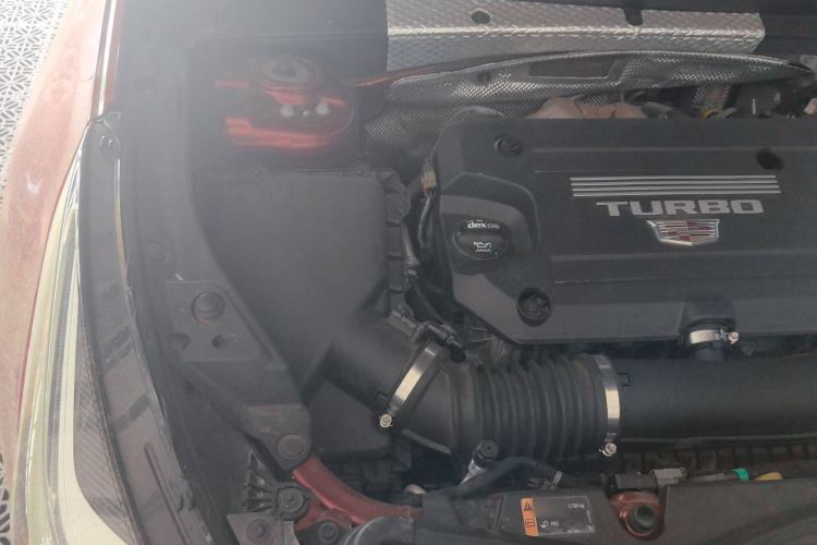 Used Cadillac XT4 2018 28T Two-Wheel-Drive Luxury Model Engine Bay Right