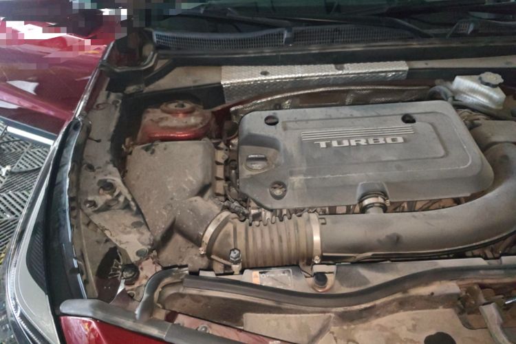 Used Cadillac XT4 2018 28T Two-Wheel-Drive Luxury Model Engine Bay Right
