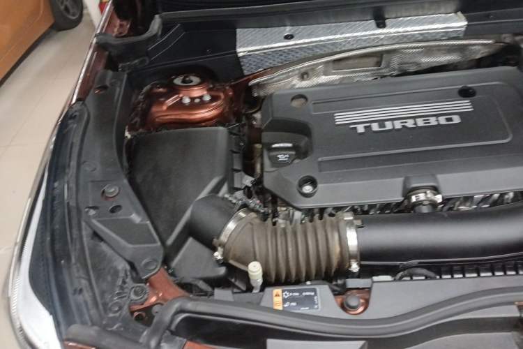 Used Cadillac XT4 2018 28T Two-Wheel Drive Tech Version Engine Bay Right