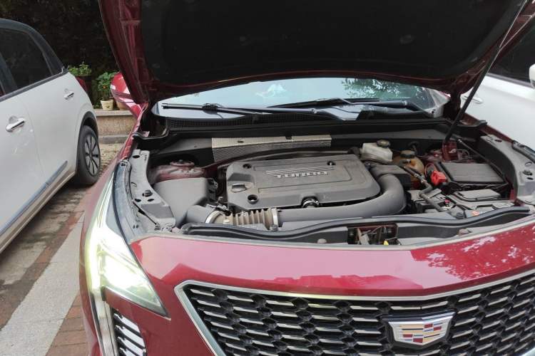 Used Cadillac XT4 2018 28T Two-Wheel Drive Tech Version Engine Bay Right