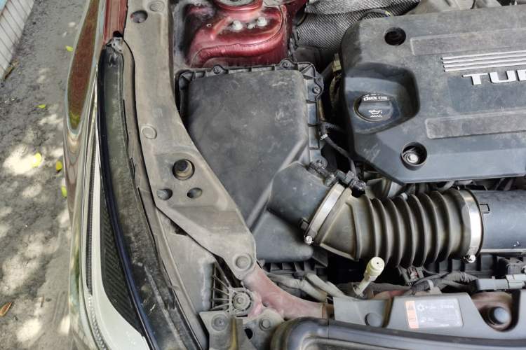 Used Cadillac XT4 2018 28T Two-Wheel Drive Tech Version Engine Bay Right