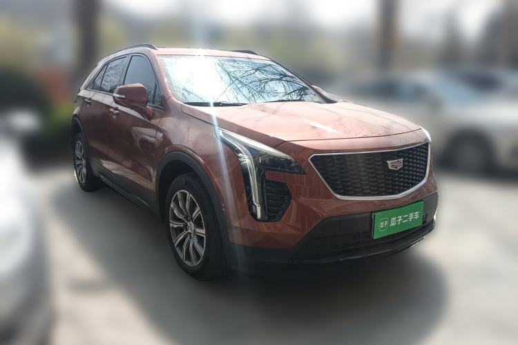 Used Cadillac XT4 2018 28T 4x4 Leading Sport Model Front Right 45 Deg