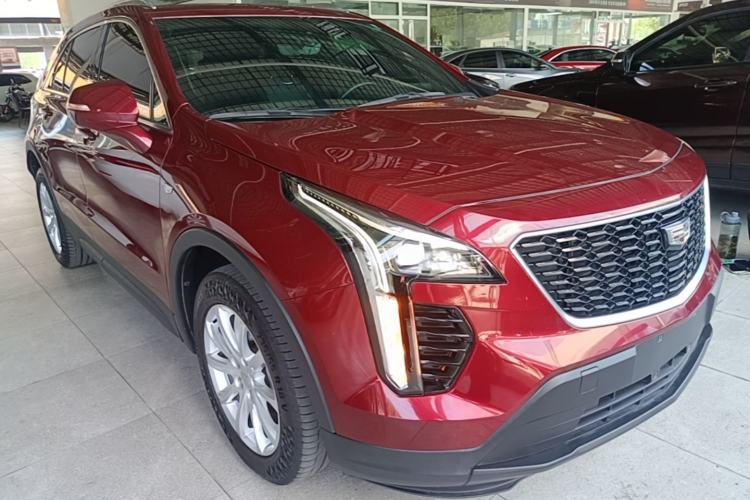 Used Cadillac XT4 2018 28T Two-Wheel Drive Tech Version Front Right 45 Deg