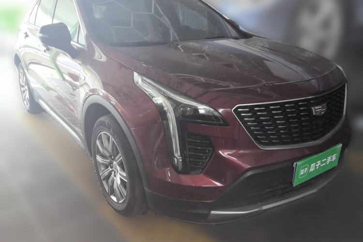 Used Cadillac XT4 2018 28T Two-Wheel-Drive Luxury Model Front Right 45 Deg