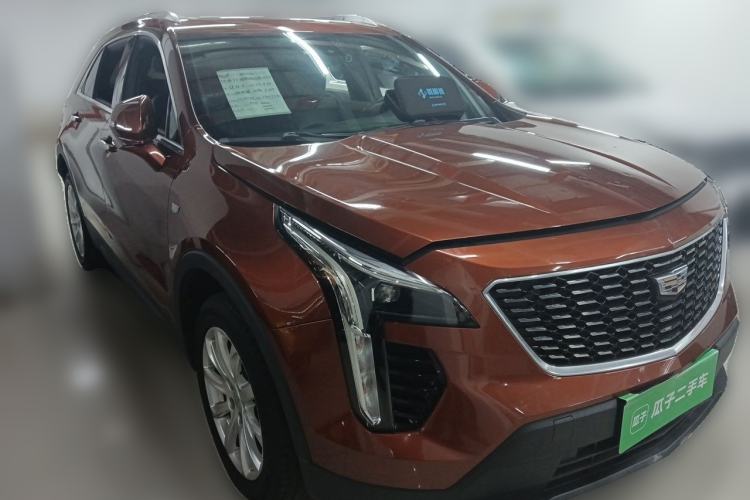 Used Cadillac XT4 2018 28T Two-Wheel Drive Tech Version Front Right 45 Deg