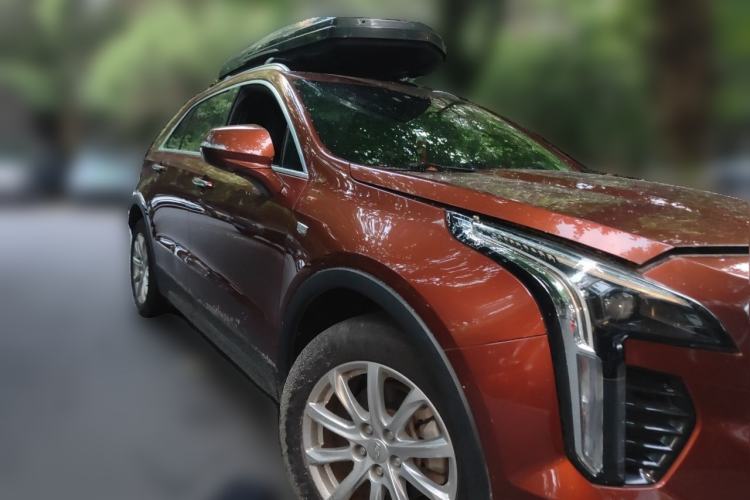 Used Cadillac XT4 2018 28T Two-Wheel Drive Tech Version Front Right 45 Deg