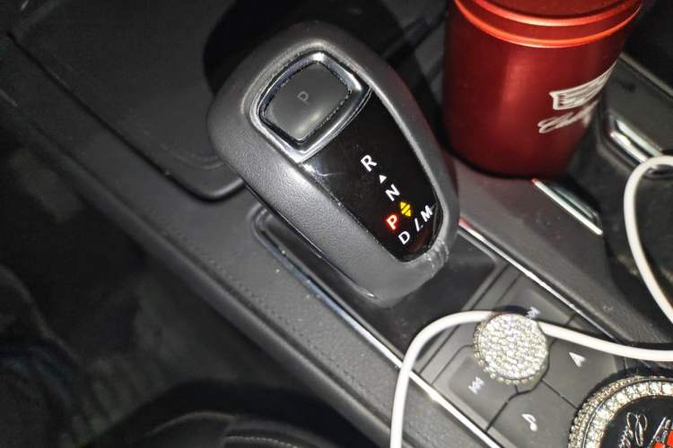 Used Cadillac XT4 2018 28T Two-Wheel Drive Leading Version Gear Lever