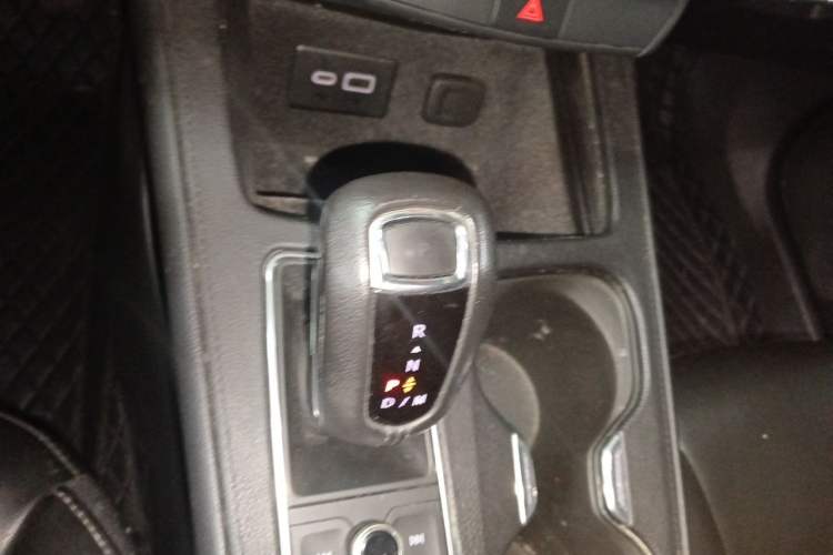 Used Cadillac XT4 2018 28T Two-Wheel Drive Tech Version Gear Lever