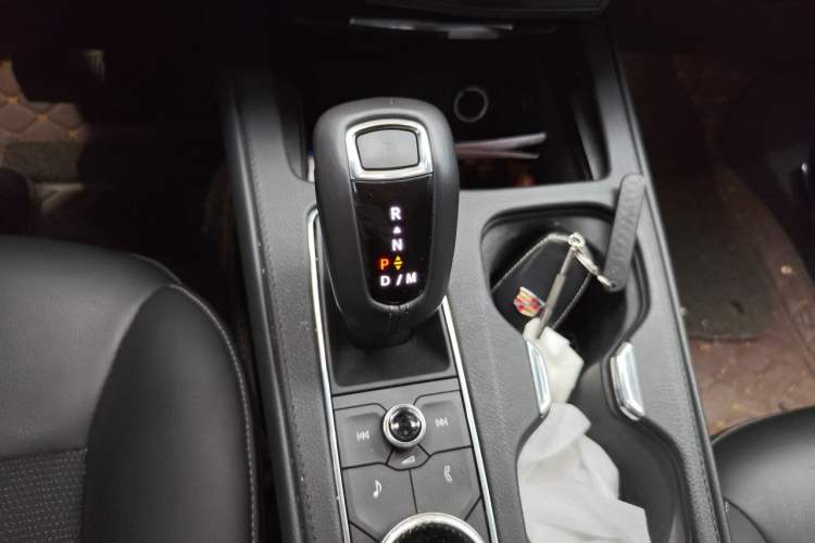 Used Cadillac XT4 2018 28T Two-Wheel Drive Tech Version Gear Lever
