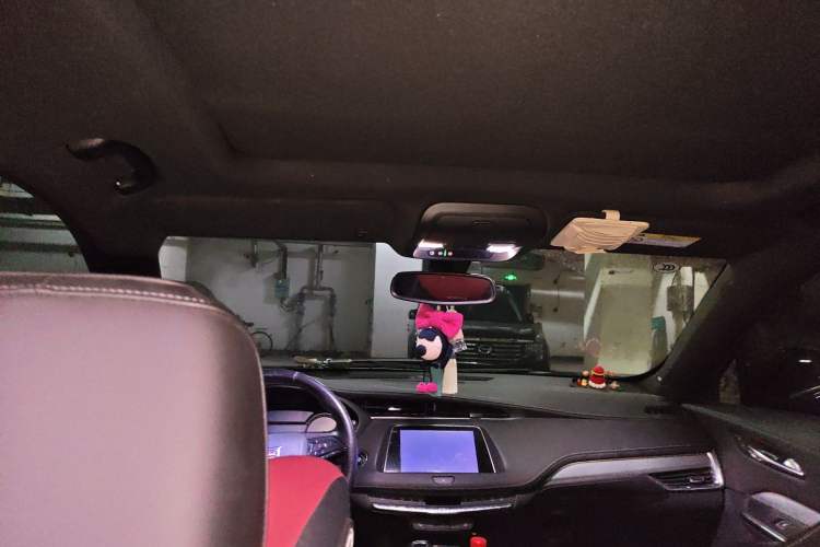 Used Cadillac XT4 2018 28T Two-Wheel Drive Leading Version Headliner