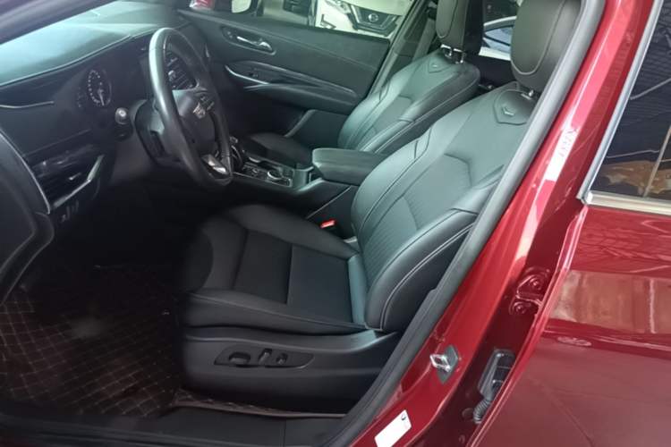 Used Cadillac XT4 2018 28T Two-Wheel Drive Tech Version Left Front Seat