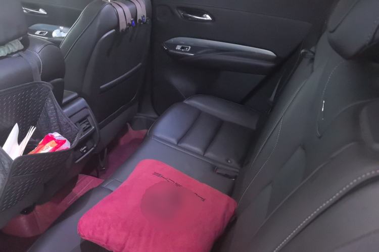 Used Cadillac XT4 2018 28T Two-Wheel-Drive Luxury Model Left Rear Seat