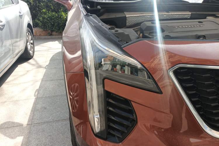 Used Cadillac XT4 2018 28T 4x4 Leading Sport Model Right Front Headlight
