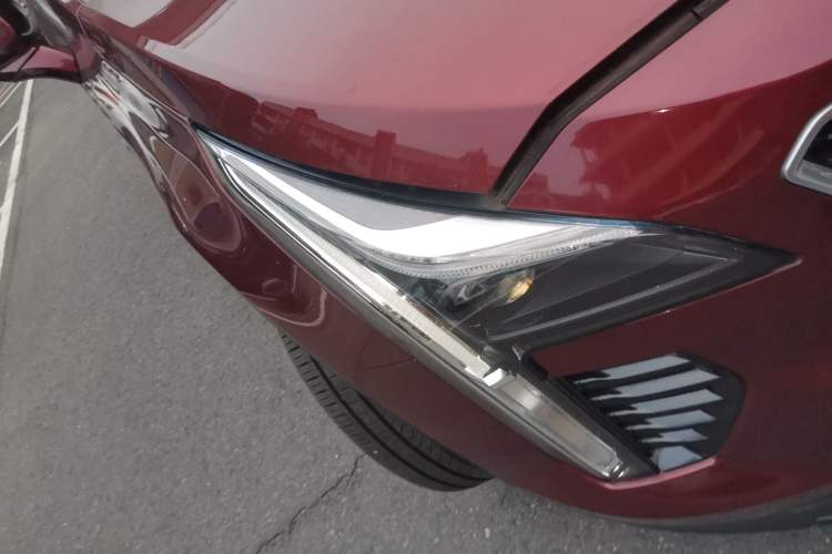 Used Cadillac XT4 2018 28T Two-Wheel Drive Tech Version Right Front Headlight