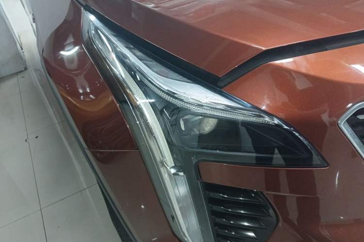 Used Cadillac XT4 2018 28T Two-Wheel Drive Tech Version Right Front Headlight