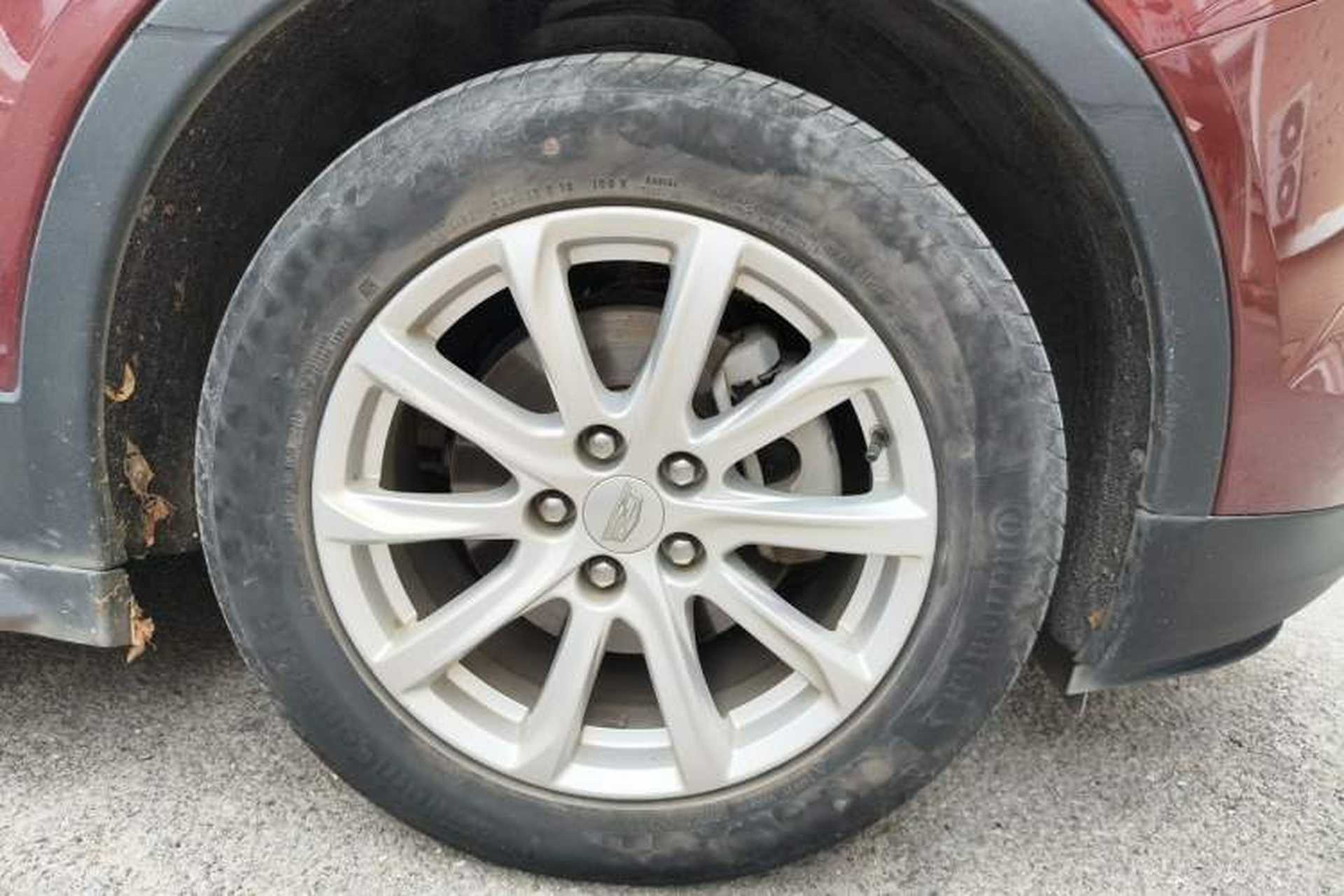 Used Cadillac XT4 2018 28T Two-Wheel Drive Tech Version Right Front Wheel Hub