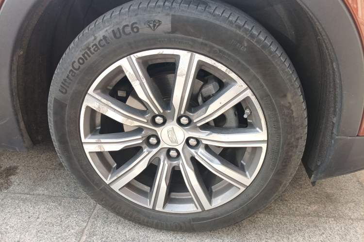Used Cadillac XT4 2018 28T 4x4 Leading Sport Model Right Front Wheel Hub