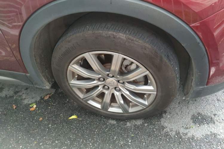 Used Cadillac XT4 2018 28T Two-Wheel-Drive Luxury Model Right Front Wheel Hub