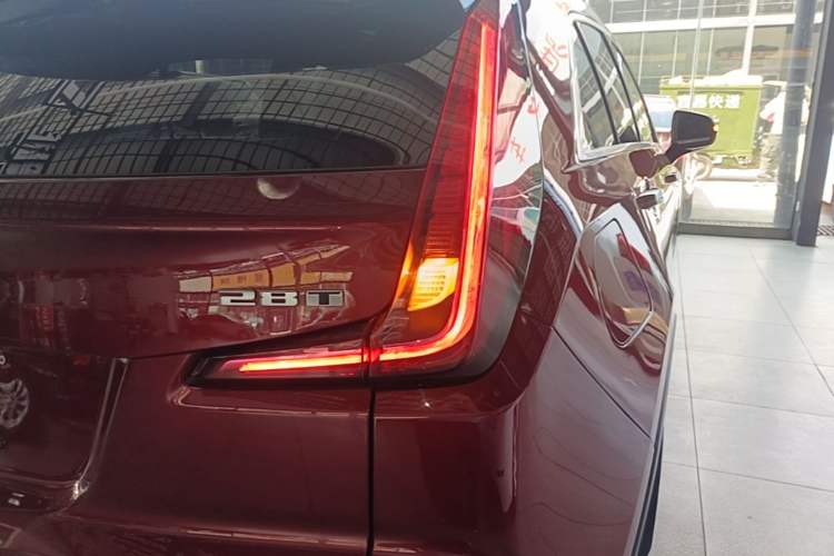 Used Cadillac XT4 2018 28T Two-Wheel Drive Tech Version Right Rear Taillight
