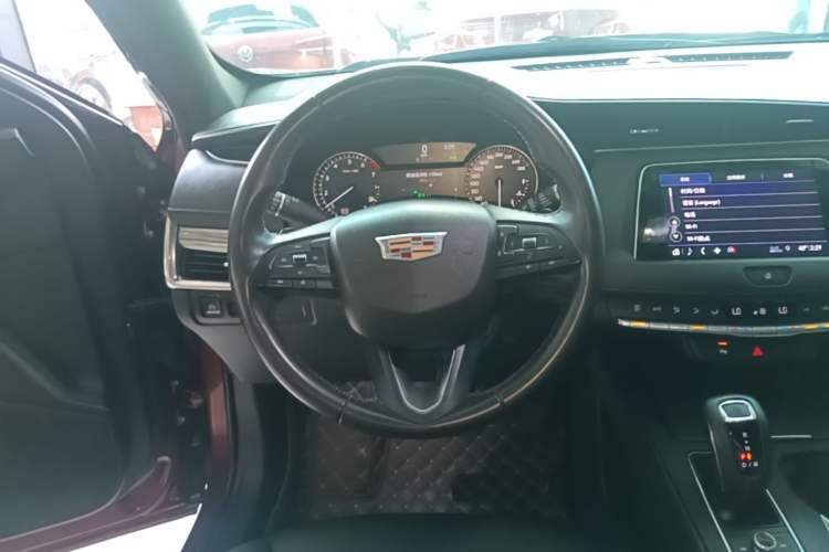 Used Cadillac XT4 2018 28T Two-Wheel Drive Tech Version Steering Wheel
