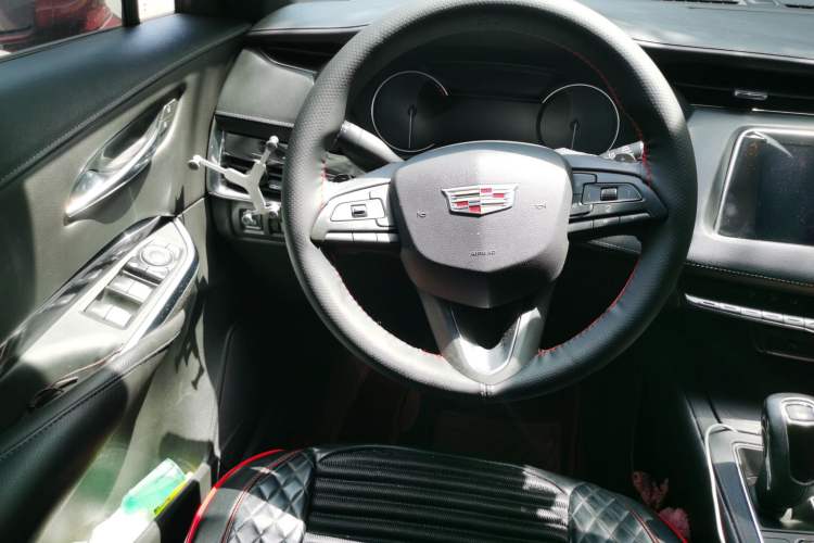 Used Cadillac XT4 2018 28T Two-Wheel Drive Tech Version Steering Wheel