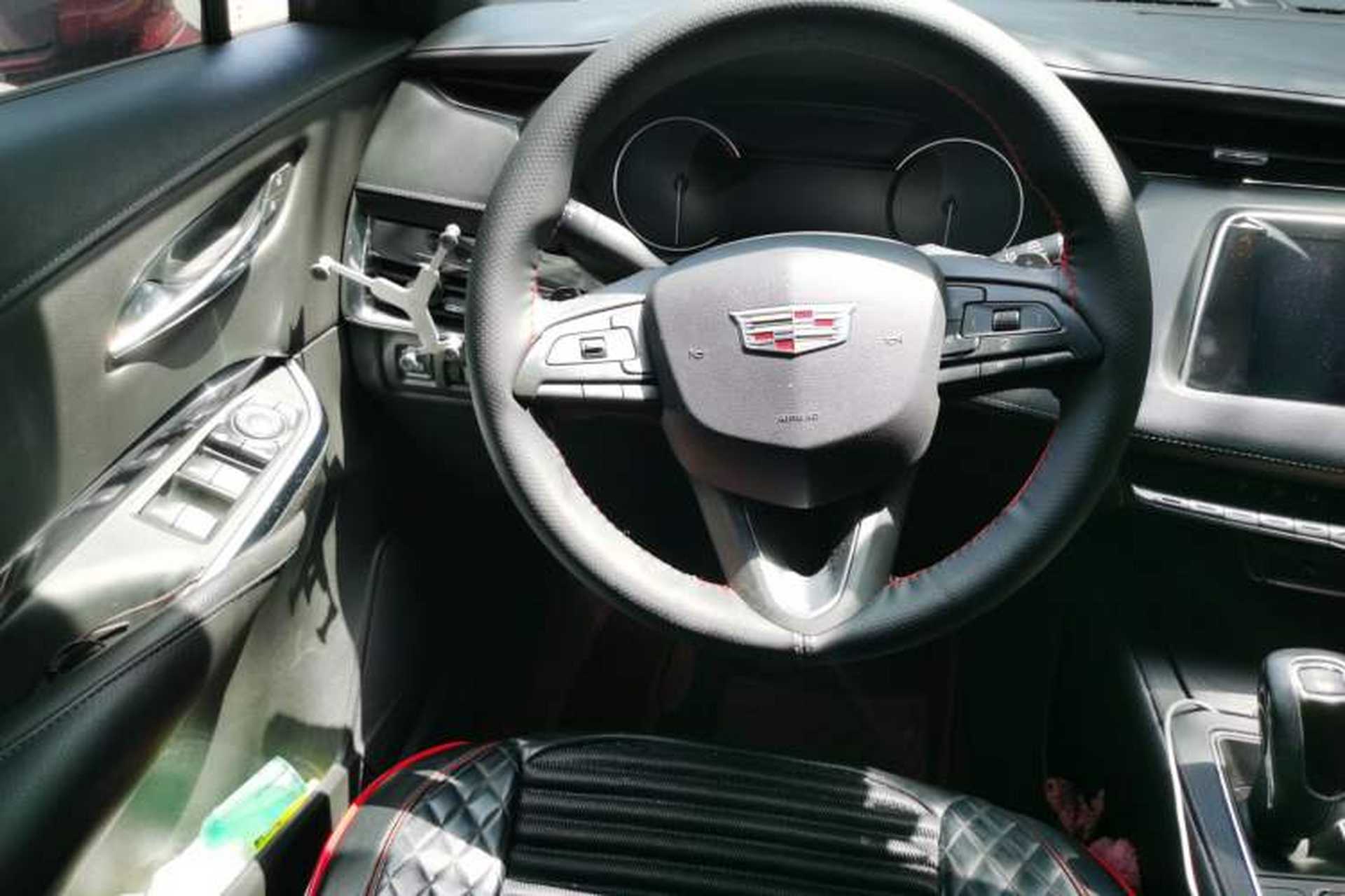 Used Cadillac XT4 2018 28T Two-Wheel Drive Tech Version Steering Wheel