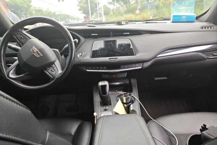 Used Cadillac XT4 2018 28T Two-Wheel Drive Tech Version Center Console