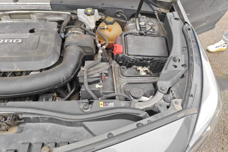 Used Cadillac XT4 2018 28T Two-Wheel Drive Tech Version Engine Bay Left