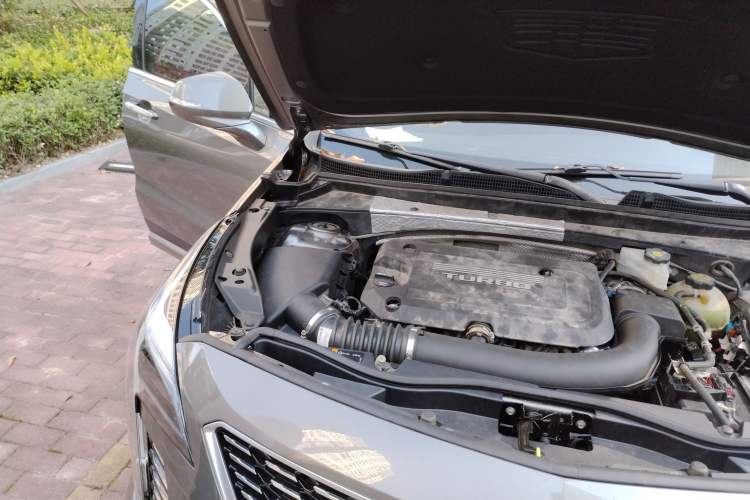Used Cadillac XT4 2018 28T Two-Wheel Drive Leading Version Engine Bay Right
