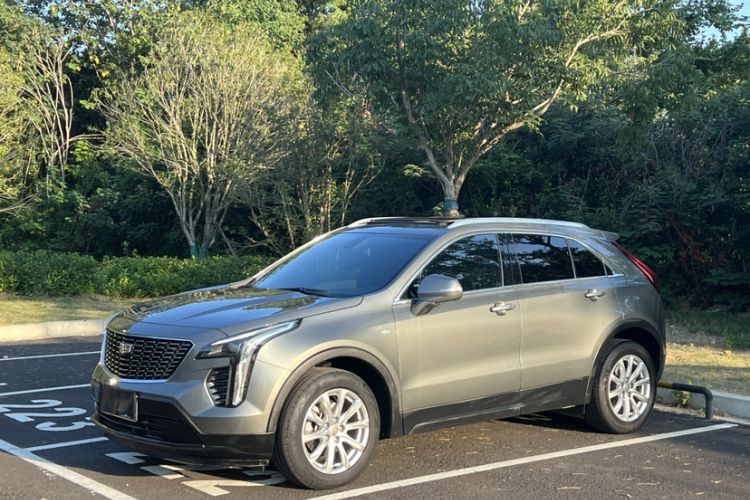 Used Cadillac XT4 2018 28T Two-Wheel Drive Tech Version Exterior 3