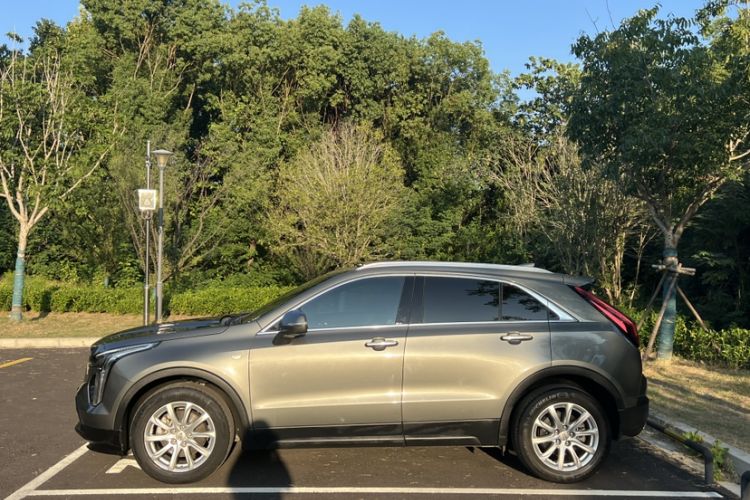 Used Cadillac XT4 2018 28T Two-Wheel Drive Tech Version Exterior 4