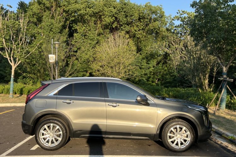 Used Cadillac XT4 2018 28T Two-Wheel Drive Tech Version Exterior 5