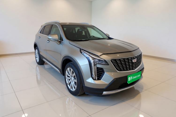 Used Cadillac XT4 2018 28T Two-Wheel Drive Leading Version Front Right 45 Deg