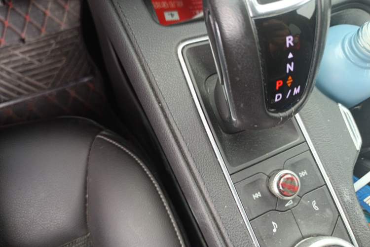 Used Cadillac XT4 2018 28T Two-Wheel Drive Tech Version Gear Lever