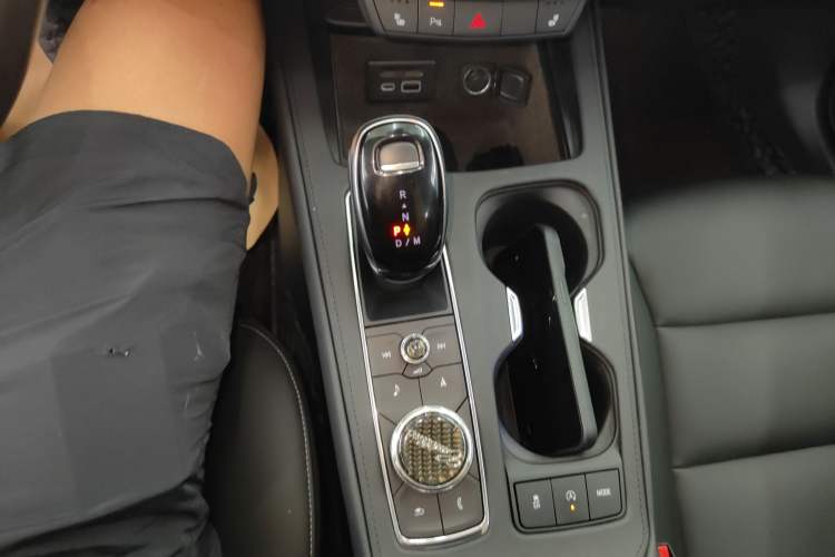 Used Cadillac XT4 2018 28T Two-Wheel Drive Leading Version Gear Lever