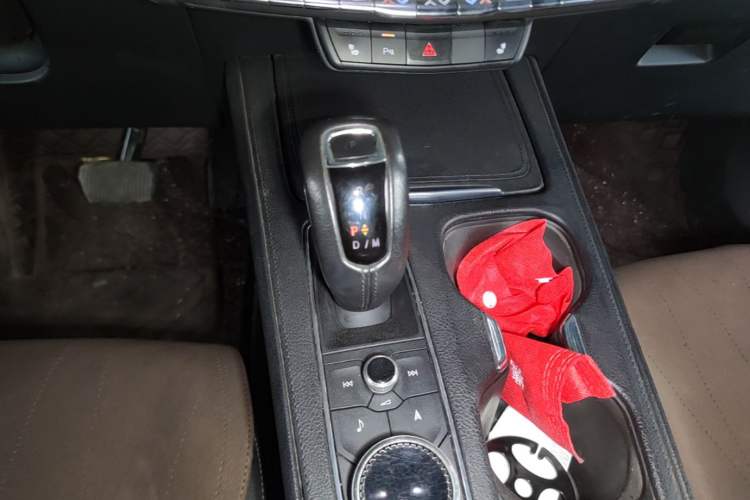 Used Cadillac XT4 2018 28T Two-Wheel Drive Leading Version Gear Lever