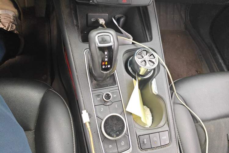 Used Cadillac XT4 2018 28T Two-Wheel Drive Tech Version Gear Lever