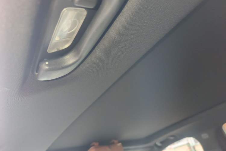Used Cadillac XT4 2018 28T Two-Wheel Drive Leading Version Headliner