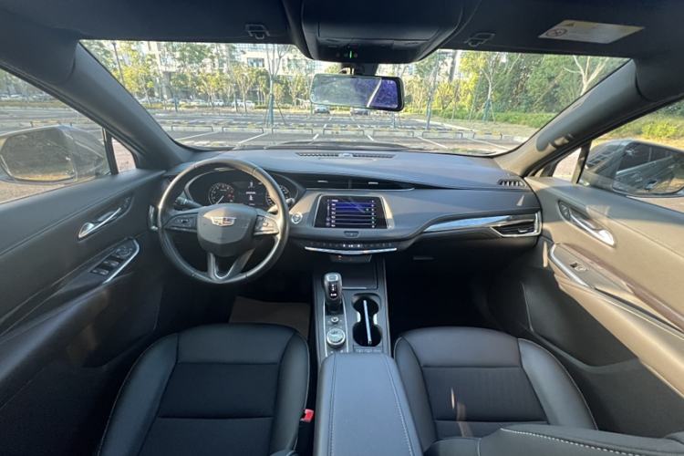 Used Cadillac XT4 2018 28T Two-Wheel Drive Tech Version Interior 1