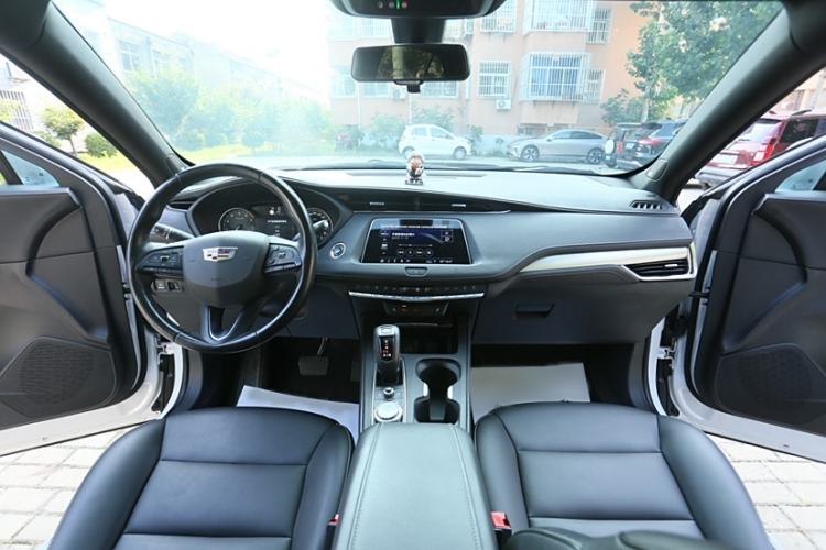 Used Cadillac XT4 2018 28T Two-Wheel Drive Leading Version Interior 1