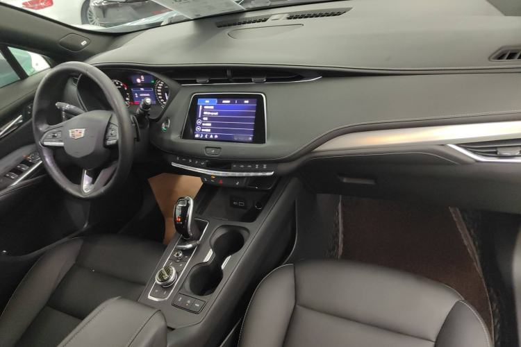 Used Cadillac XT4 2018 28T Two-Wheel Drive Leading Version Interior 2