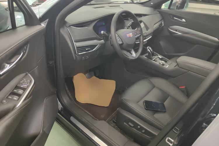 Used Cadillac XT4 2018 28T Two-Wheel Drive Leading Version Interior 3