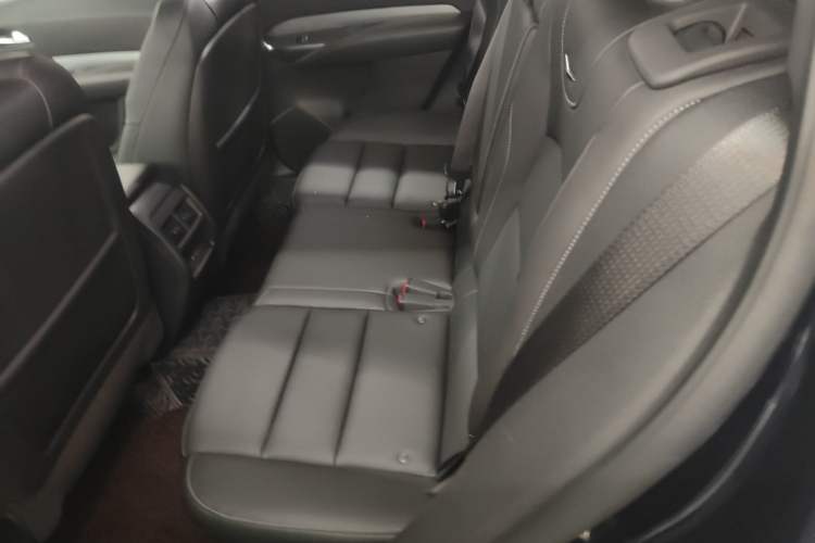 Used Cadillac XT4 2018 28T Two-Wheel Drive Leading Version Interior 4