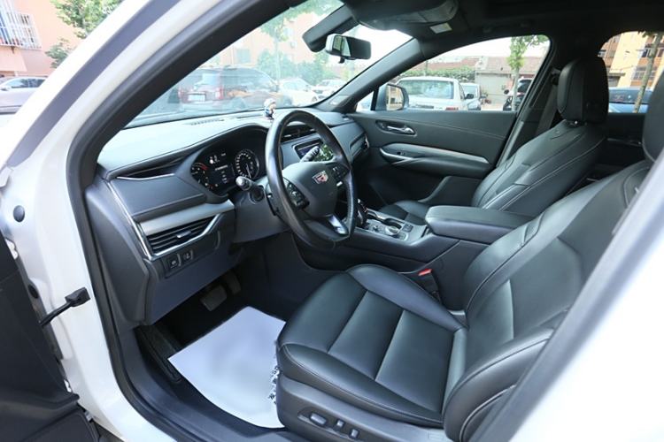 Used Cadillac XT4 2018 28T Two-Wheel Drive Leading Version Interior 4