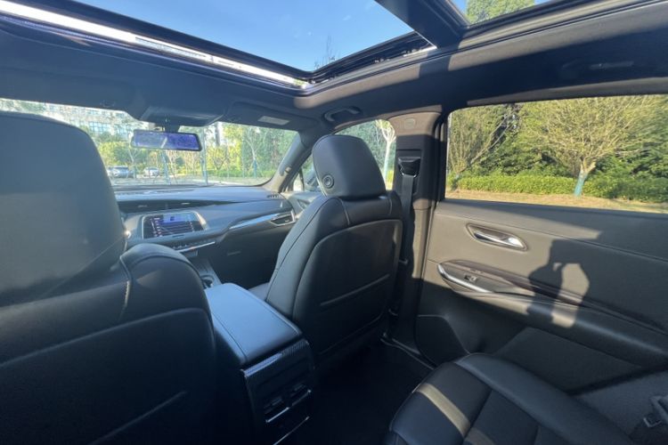 Used Cadillac XT4 2018 28T Two-Wheel Drive Tech Version Interior 5
