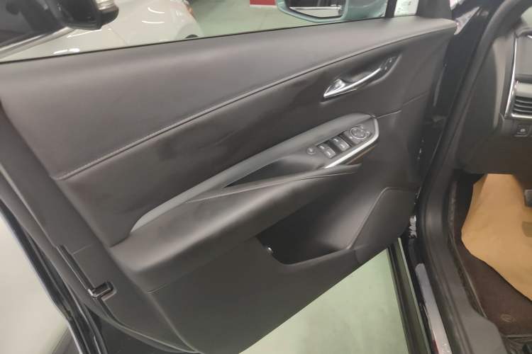 Used Cadillac XT4 2018 28T Two-Wheel Drive Leading Version Interior 7