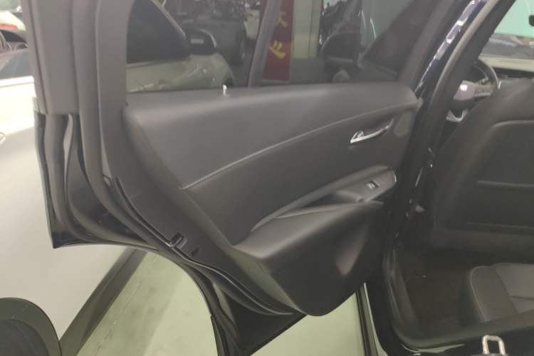 Used Cadillac XT4 2018 28T Two-Wheel Drive Leading Version Interior 8