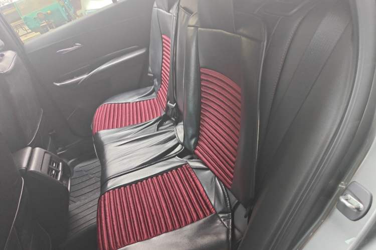 Used Cadillac XT4 2018 28T Two-Wheel Drive Luxury Sport Model Left Rear Seat